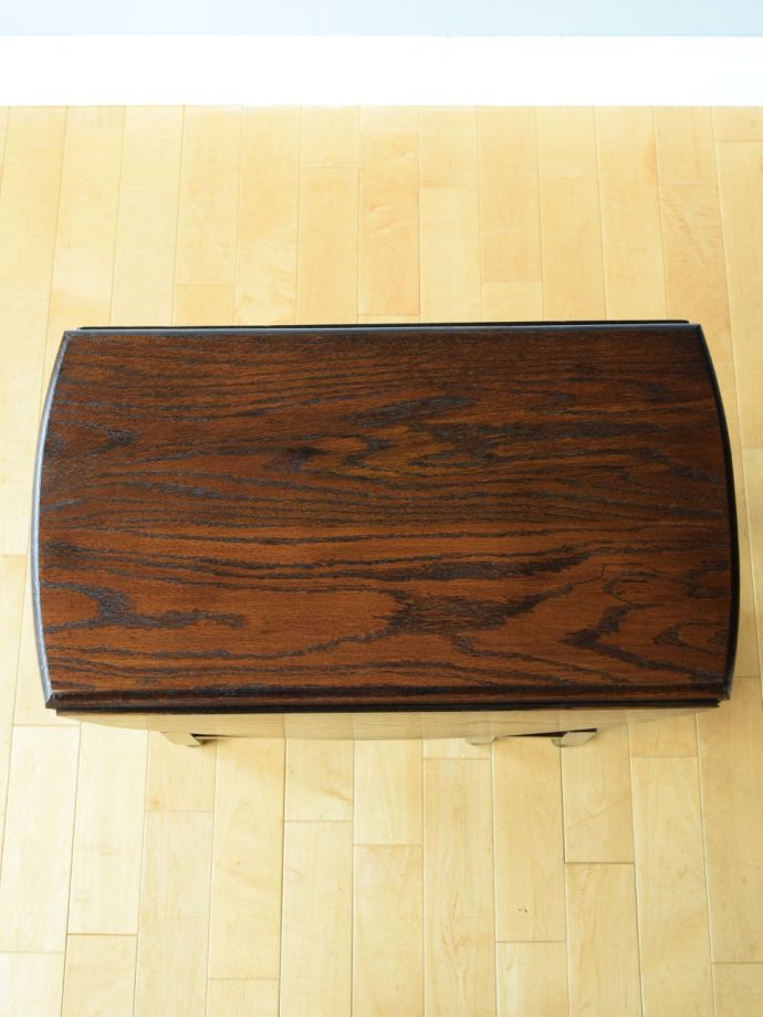 コンパクトなゲートレッグテーブル