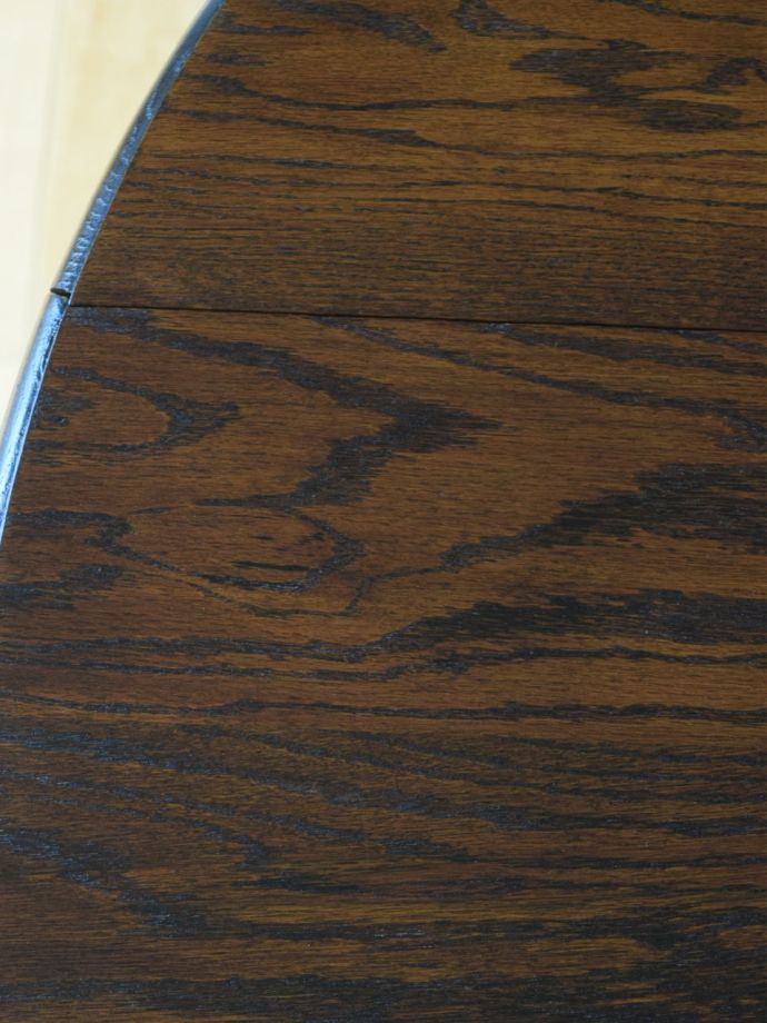 アンティークテーブルの美しい木目