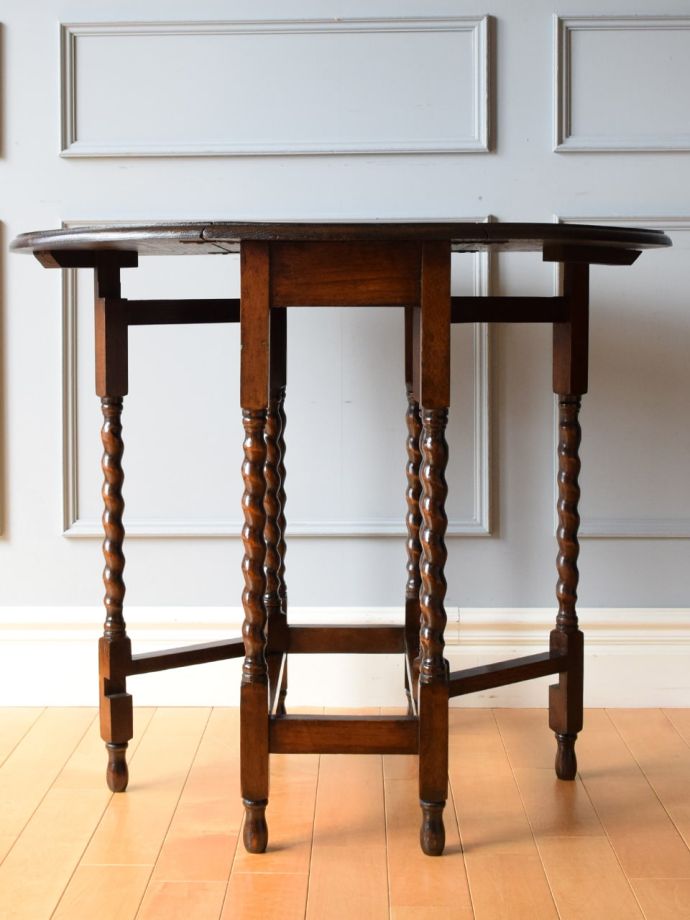 便利なゲートレッグテーブル