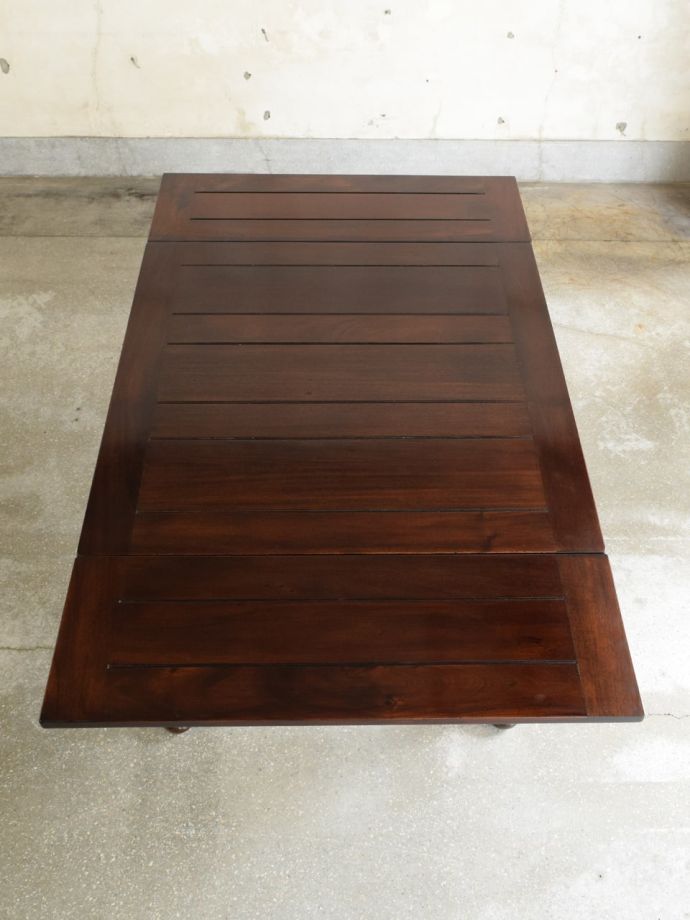 伸長式ダイニングテーブルの天板