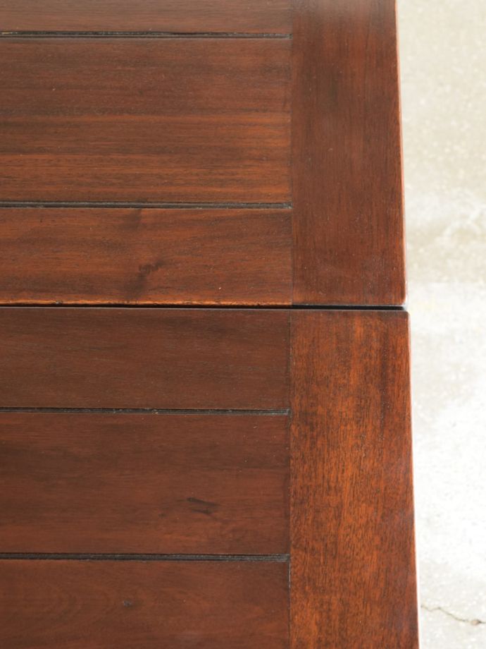 アンティークテーブルの木目