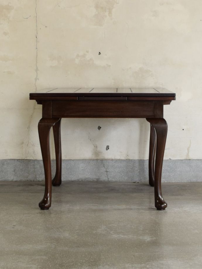 伸長式テーブルの側面