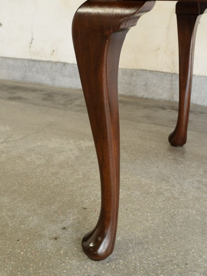 アンティークテーブルの脚