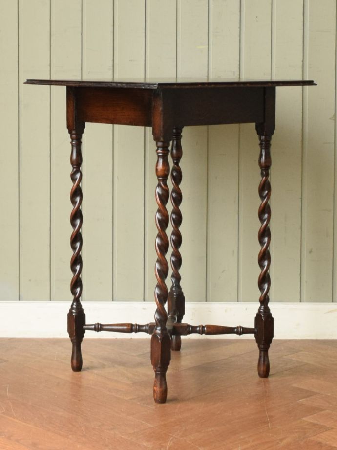 オケージョナルテーブルの側面