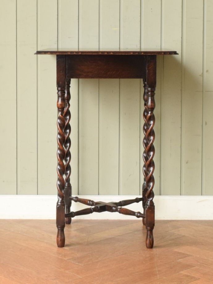 どこから見てもキレイなサイドテーブル