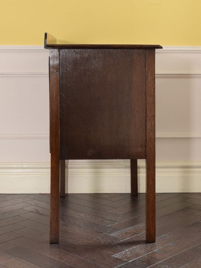 アンティークチェストの側面