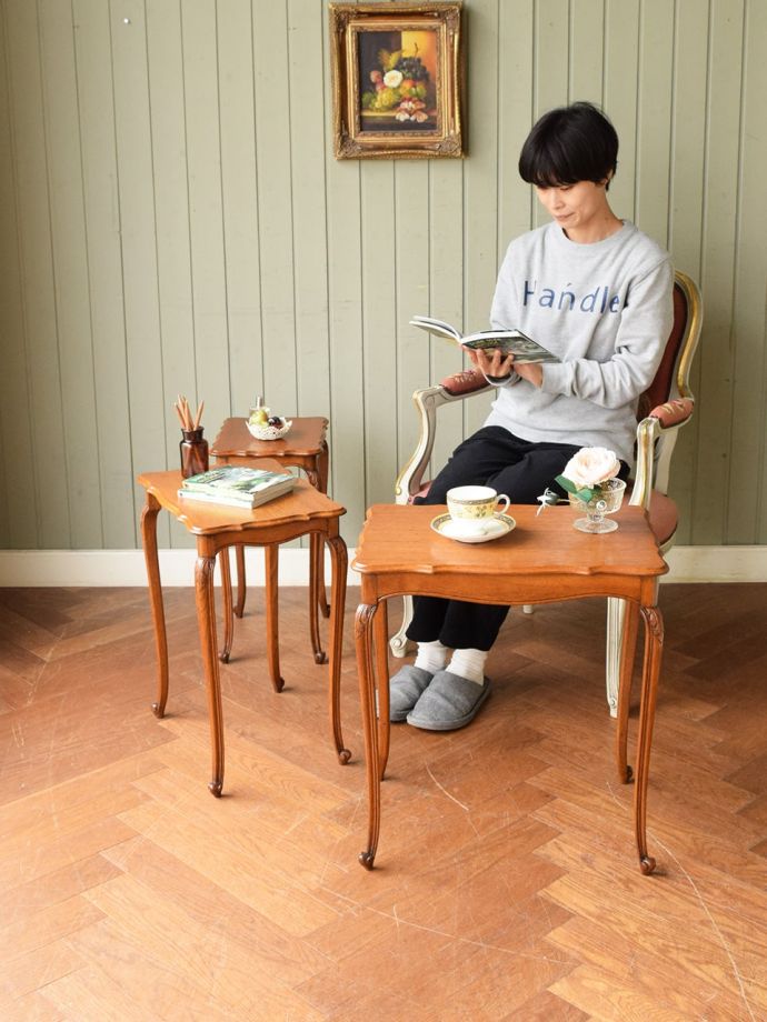 アンティークのネストテーブル