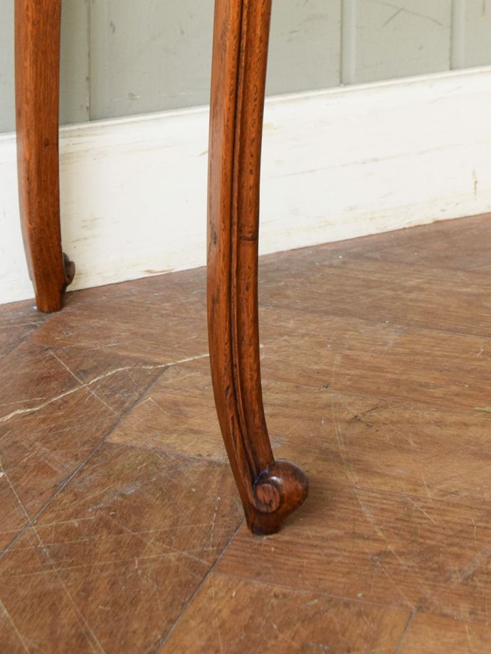 アンティークテーブルの脚