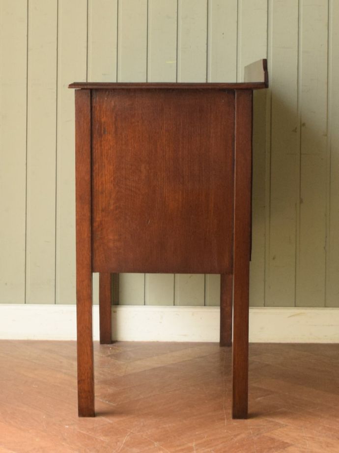 アンティークチェストの側面