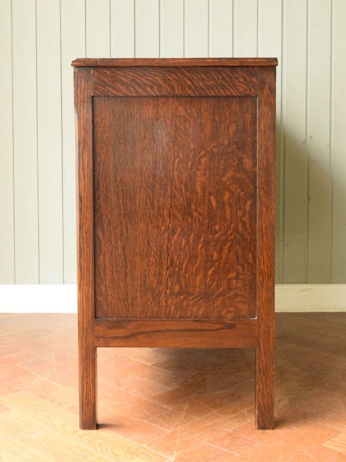 アンティークチェストの側面