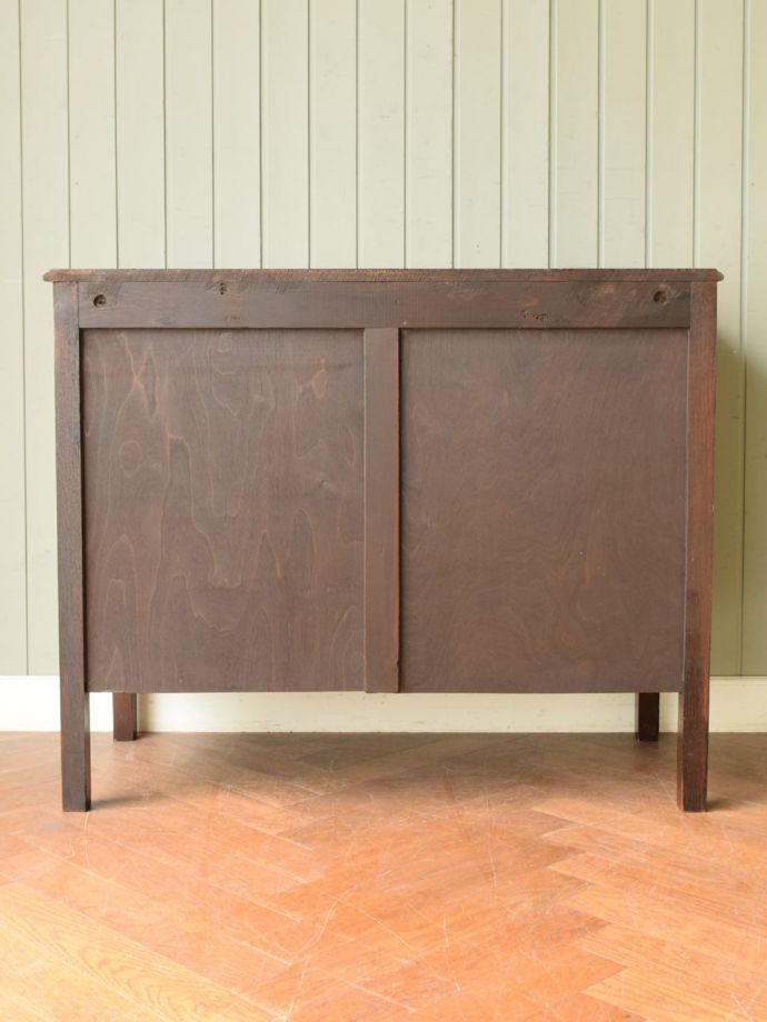 アンティークチェストの後ろ姿