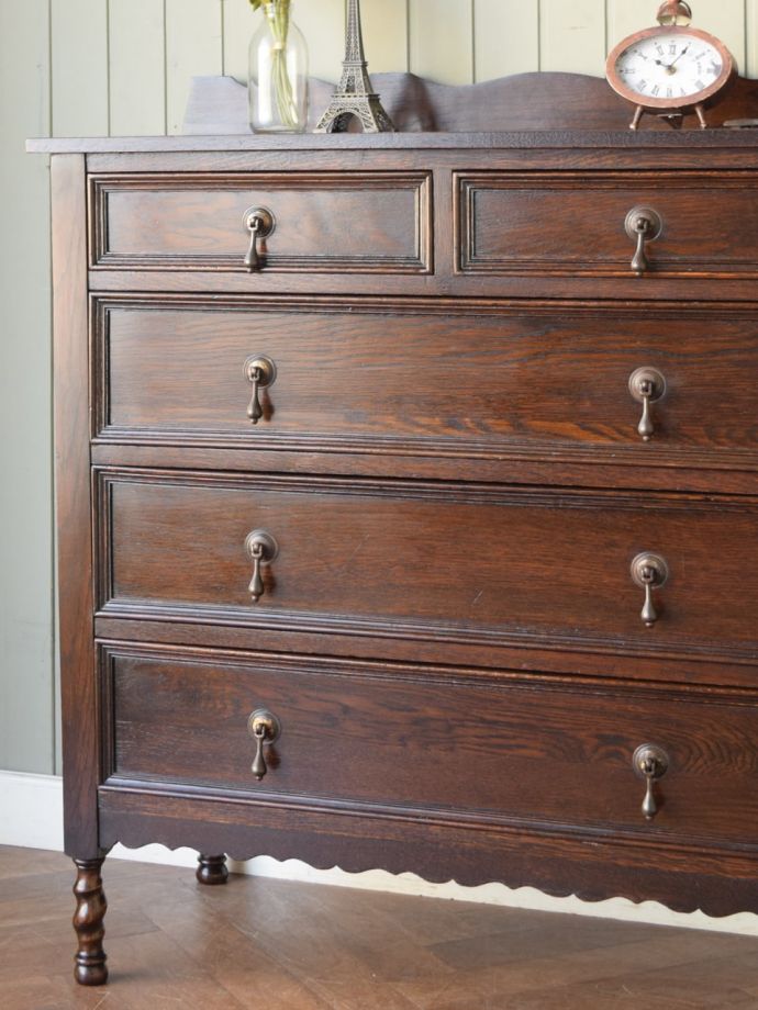 英国アンティークのおしゃれなチェスト、重厚感のあるオーク材の4段