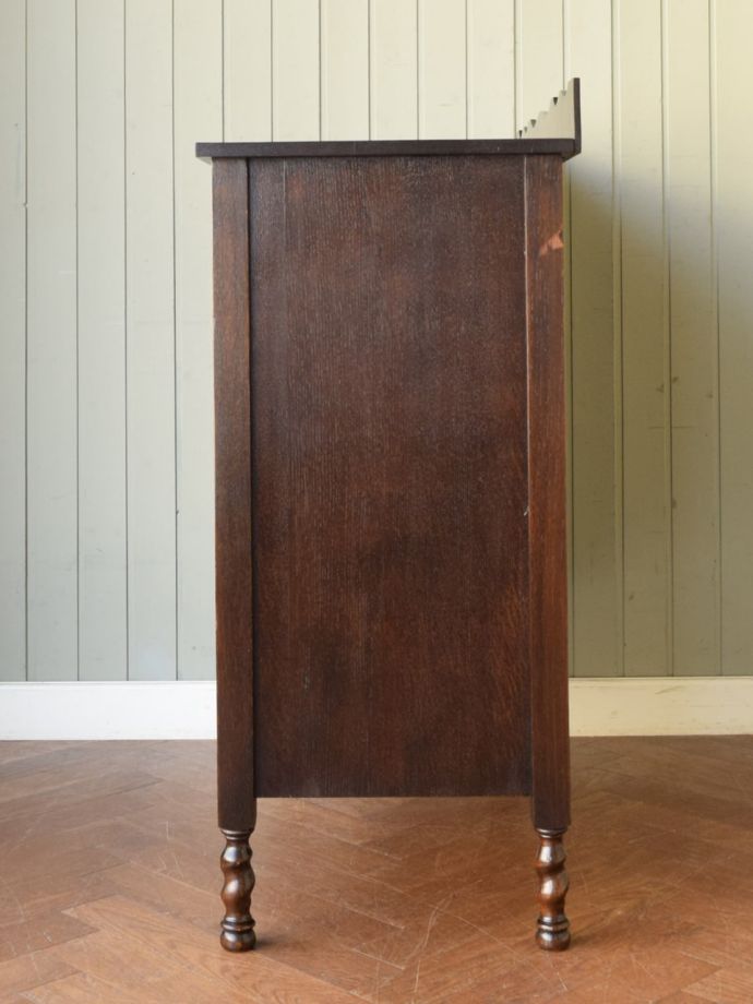 アンティークチェストの側面