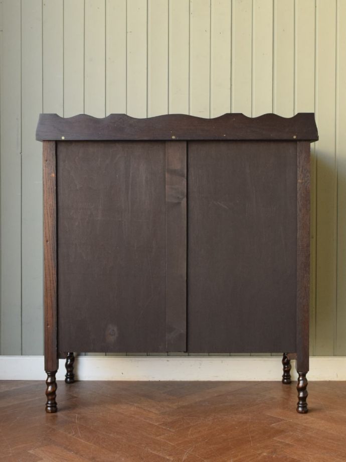 英国アンティークのおしゃれなチェスト、重厚感のあるオーク材の4段