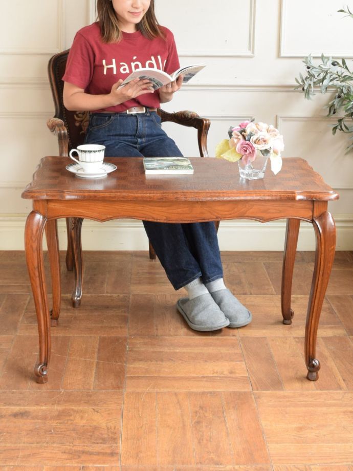 フランスの優雅なコーヒーテーブル