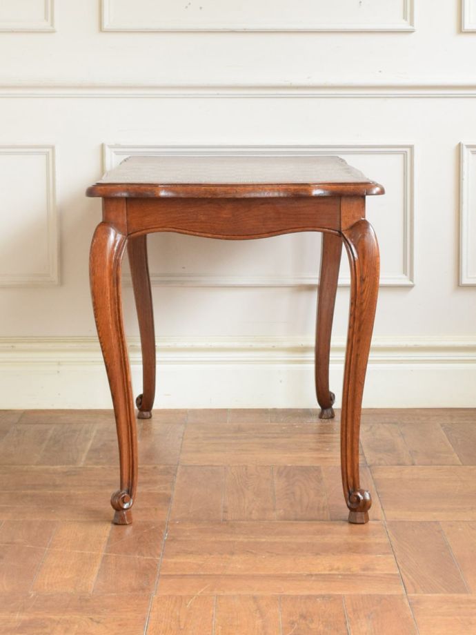 コーヒーテーブルの側面