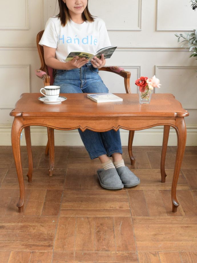 フランスの優雅なコーヒーテーブル