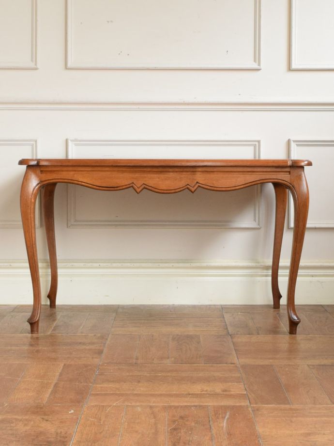 コーヒーテーブルの側面