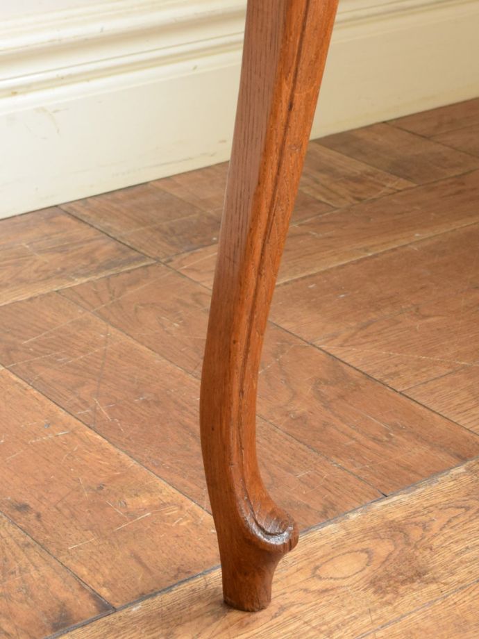 アンティークテーブルの脚