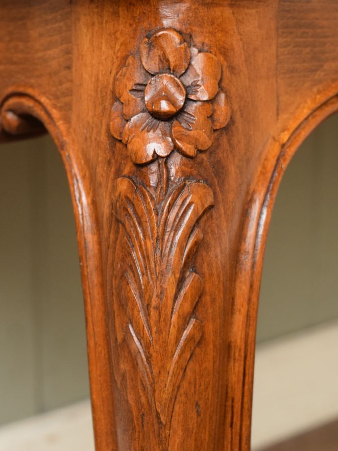 フランスらしい彫