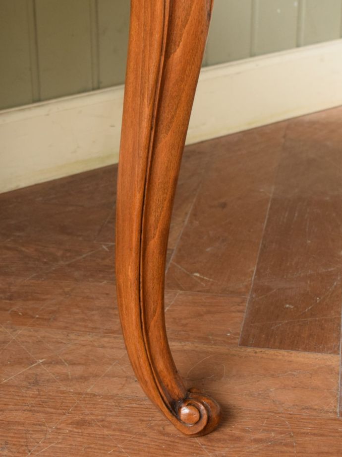 アンティークテーブルの脚