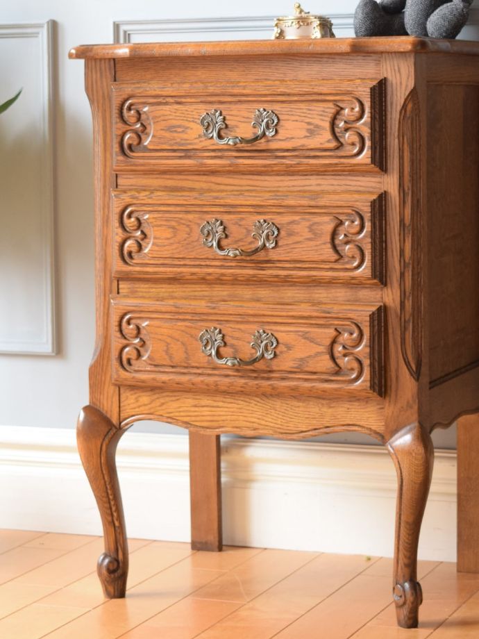 マホガニー　ナイトテーブル　3段チェスト　アンティーク風　ミニチェスト　引出し 楽天市場】☆倉庫移転の為、総売り尽くしセール！☆ マホガニー