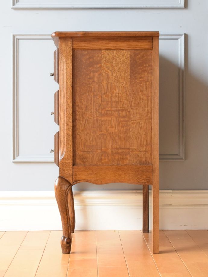 チェストの側面