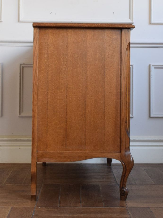 サイドボードの側面