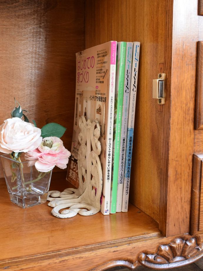 サイドボードの扉を開けると