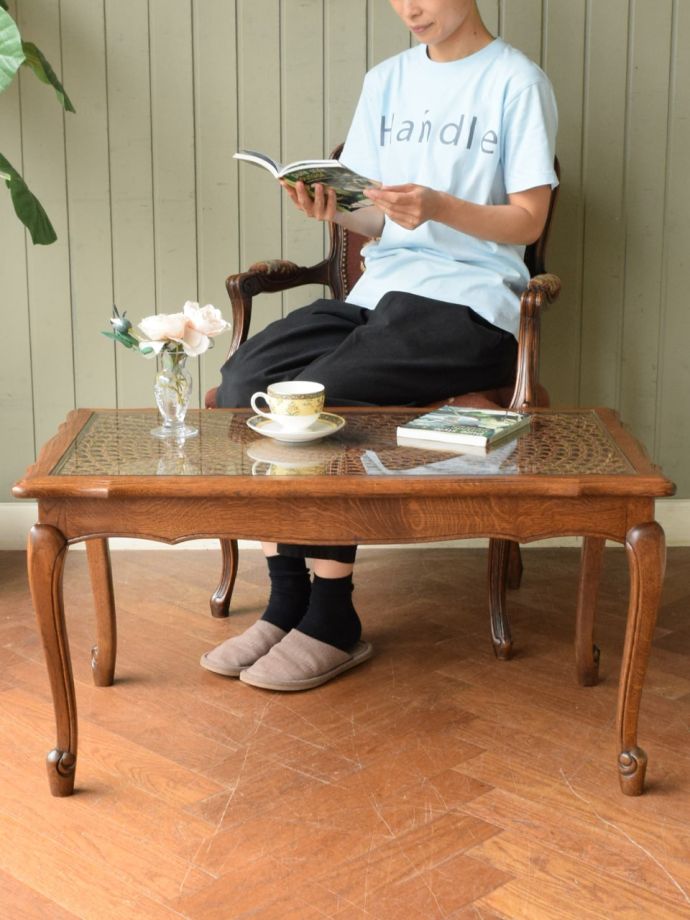 フランスの優雅なコーヒーテーブル