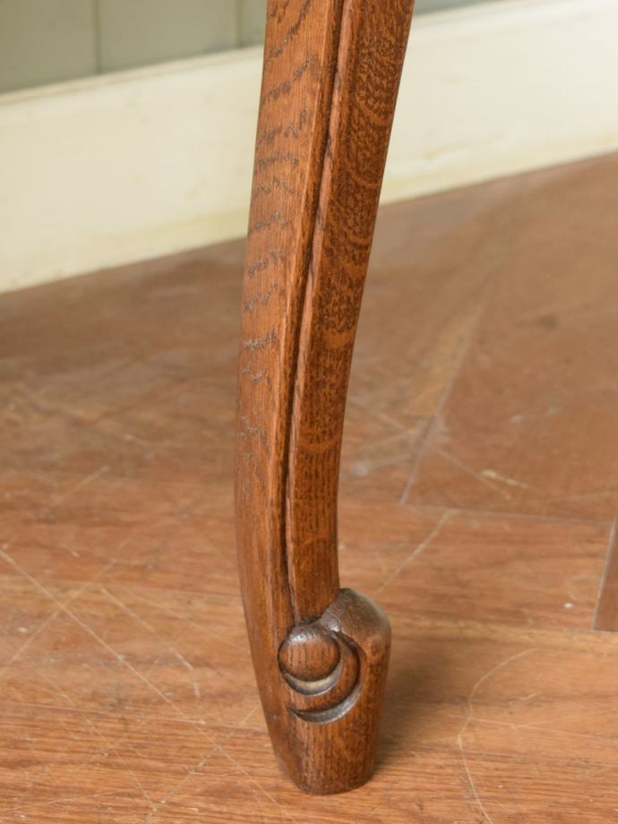 アンティークテーブルの脚