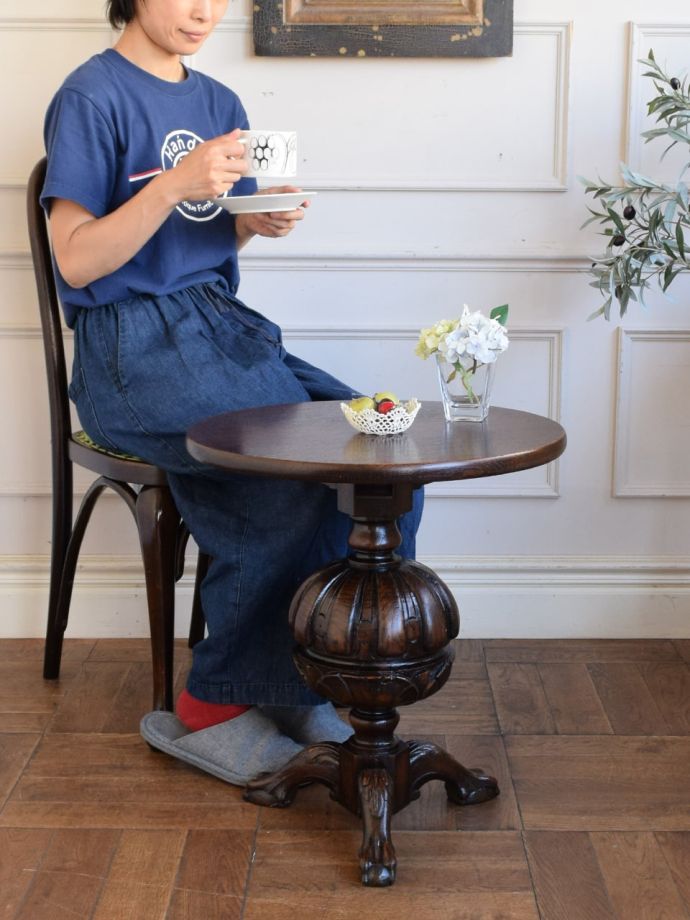 アンティークのコーヒーテーブル