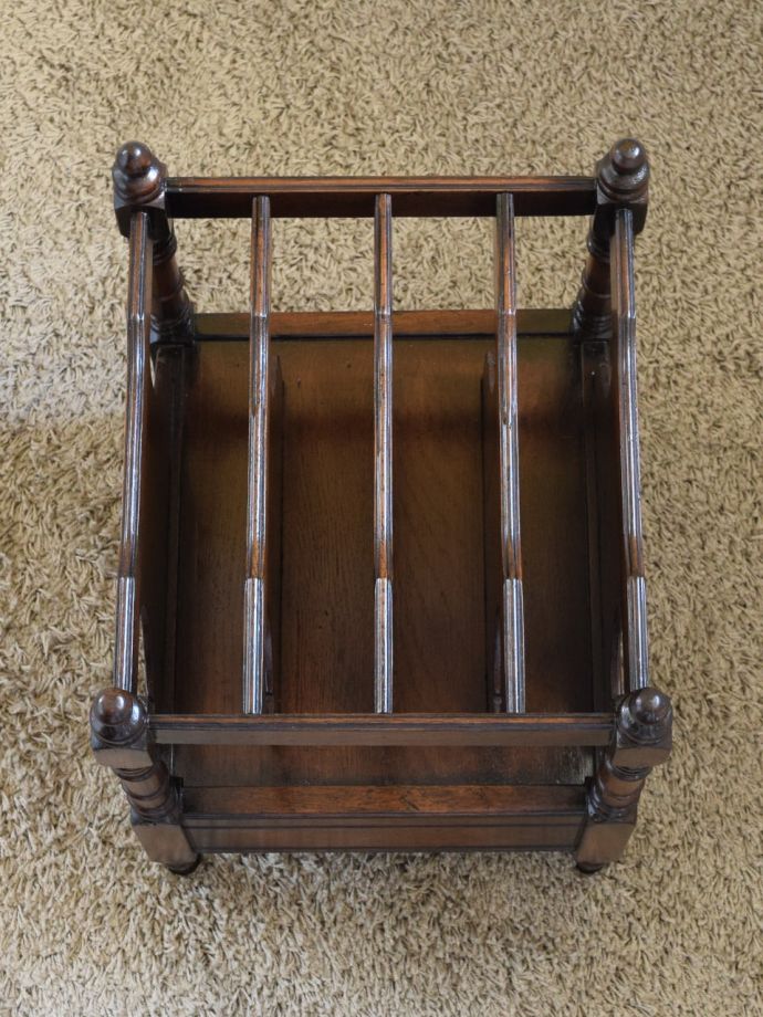 マガジンラックの中