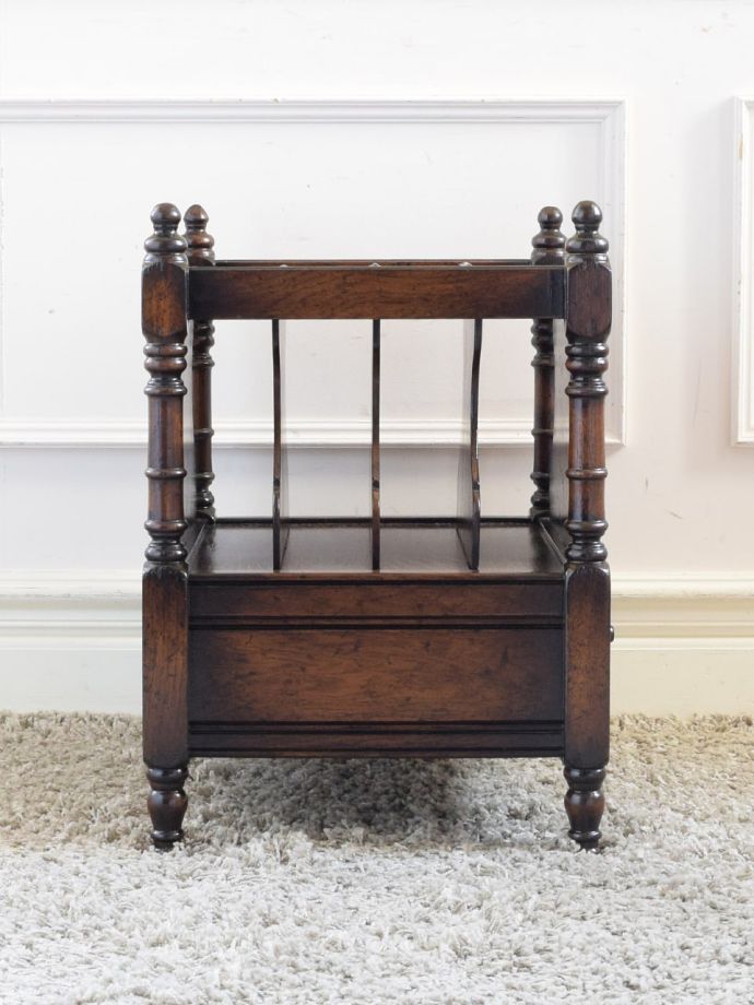 マガジンラックの側面