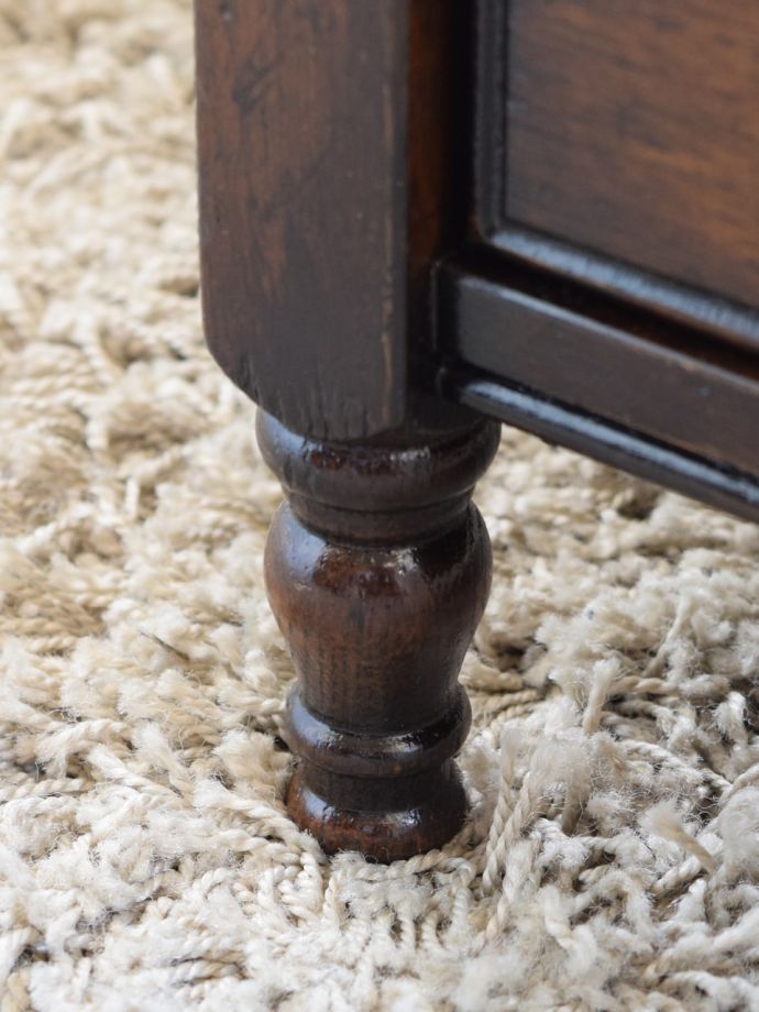 マガジンラックの脚