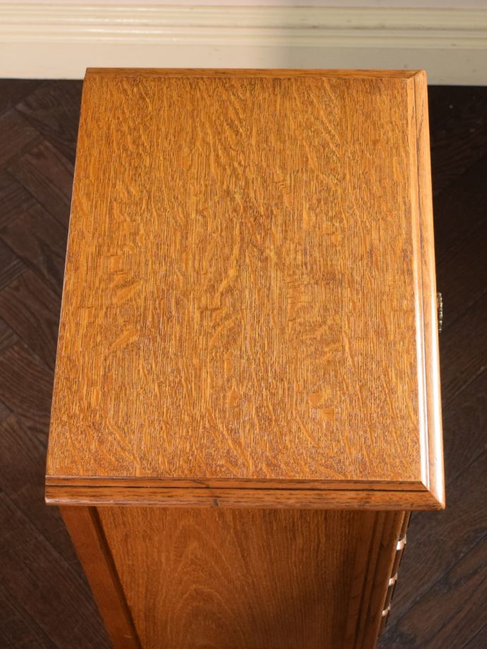 サイドチェストの天板