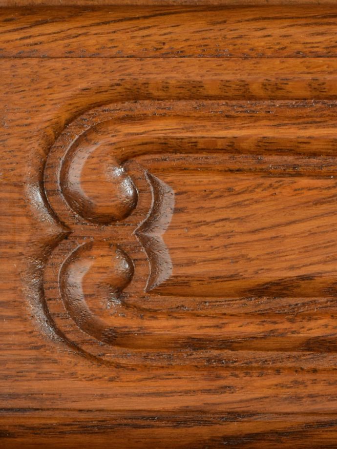 アンティーク家具の装飾