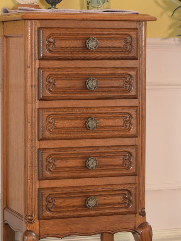 フランスアンティーク家具らしさが漂う装飾