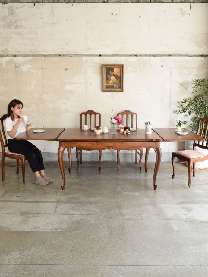 フランスのアンティークテーブル