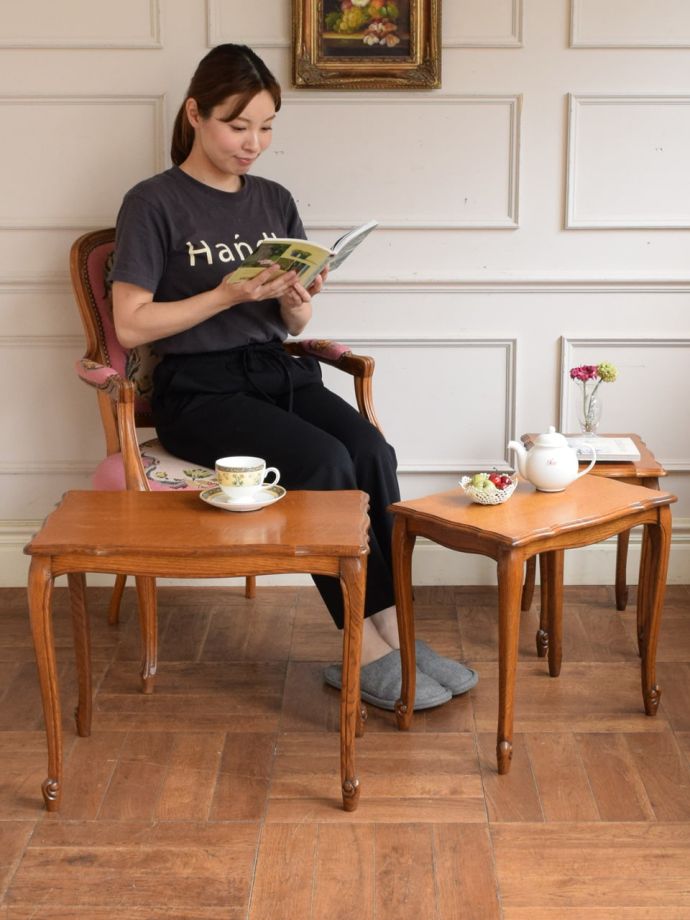 アンティークのネストテーブル