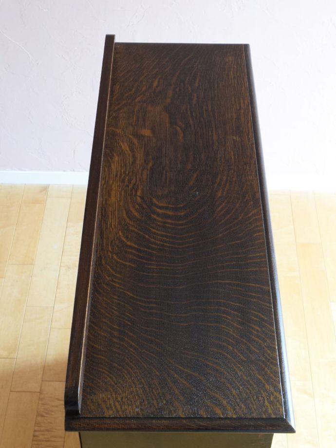 キャビネットの天板