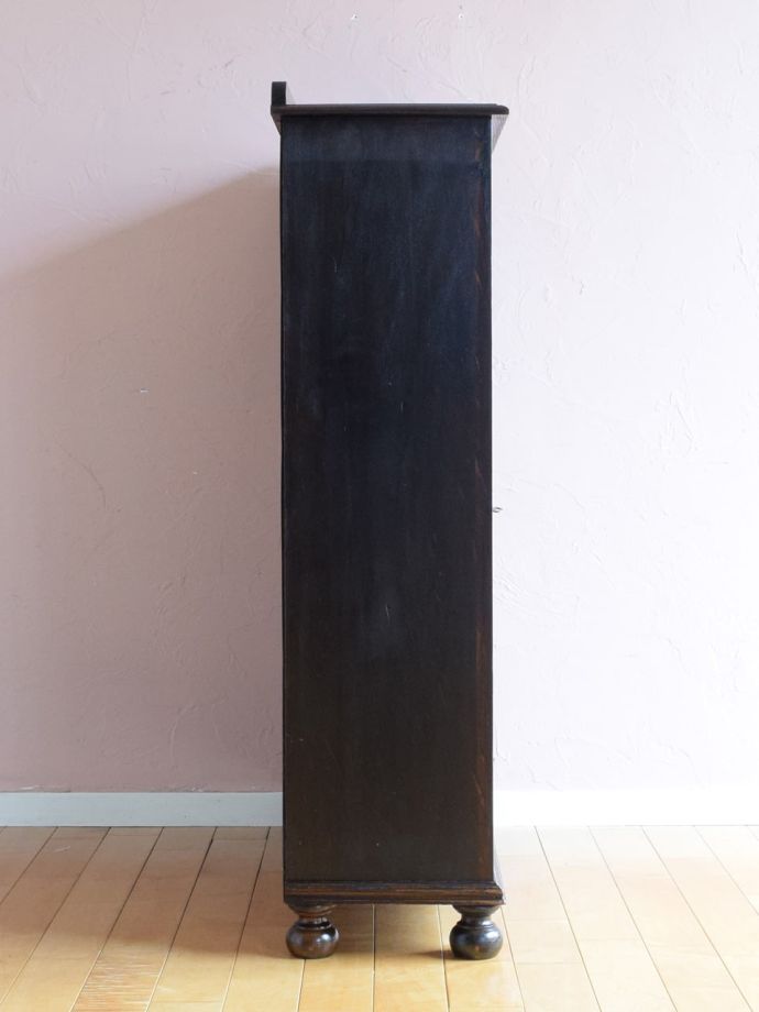 キャビネットの側面