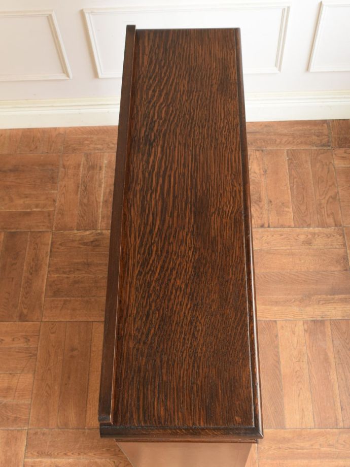 キャビネットの天板