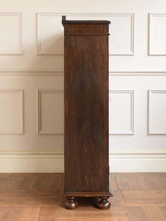 キャビネットの側面