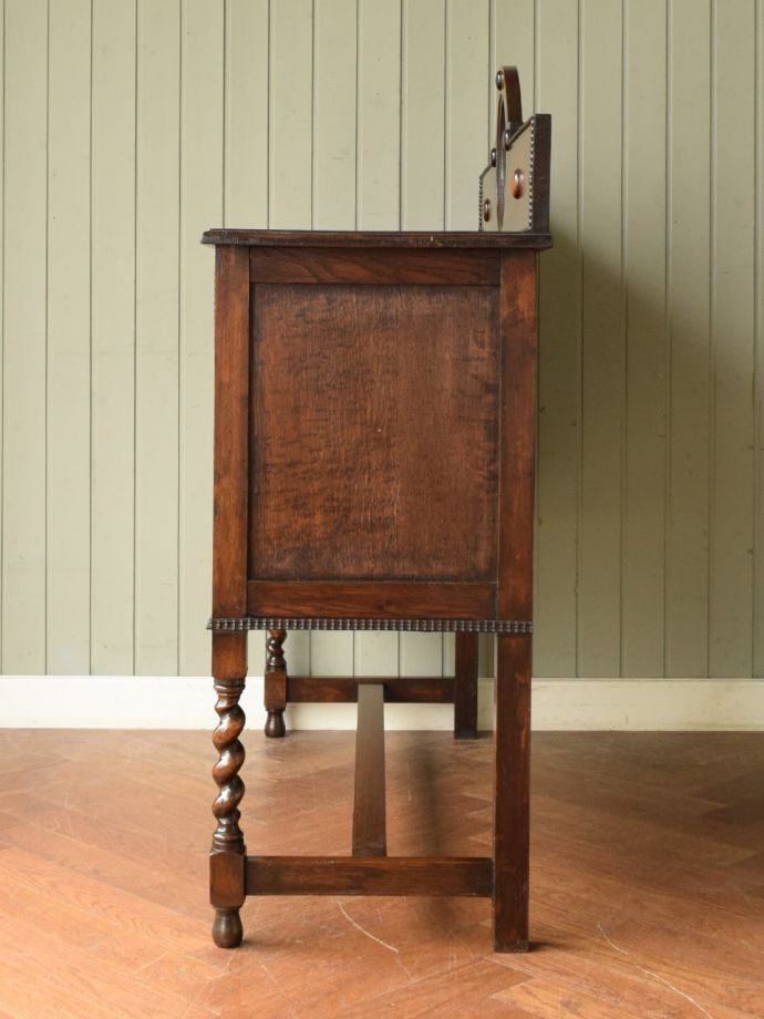 サイドボードの側面