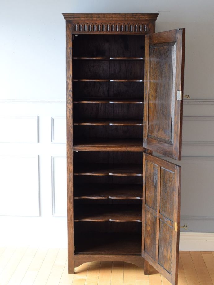 アンティークキャビネットの扉の中