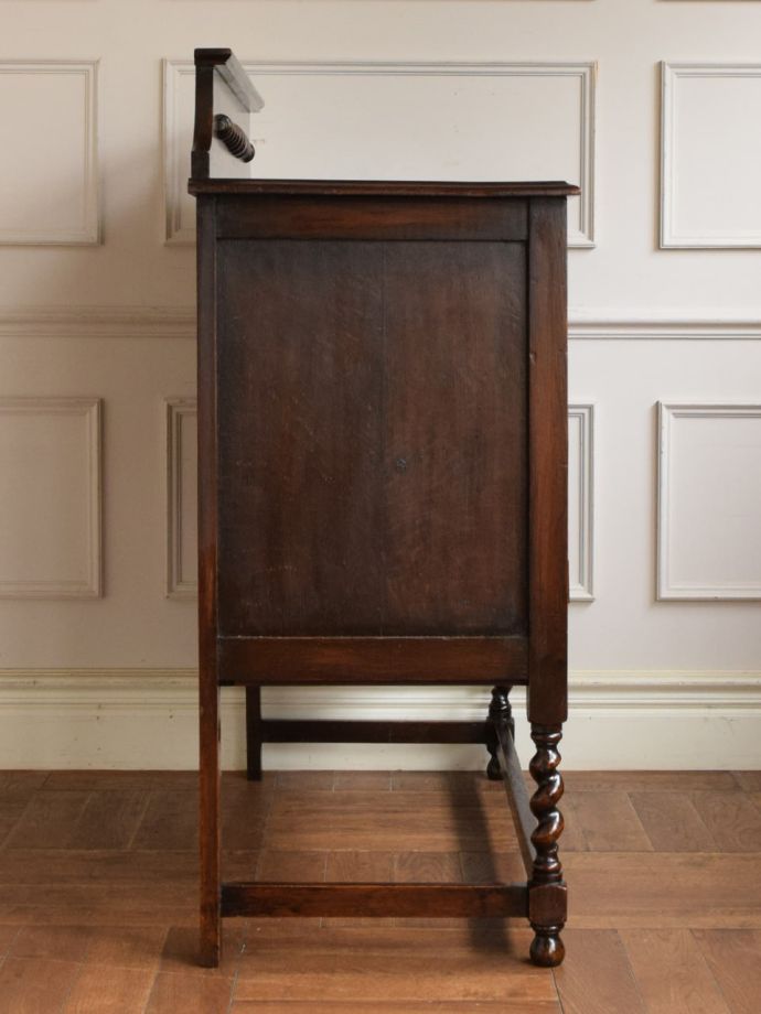 サイドボードの側面