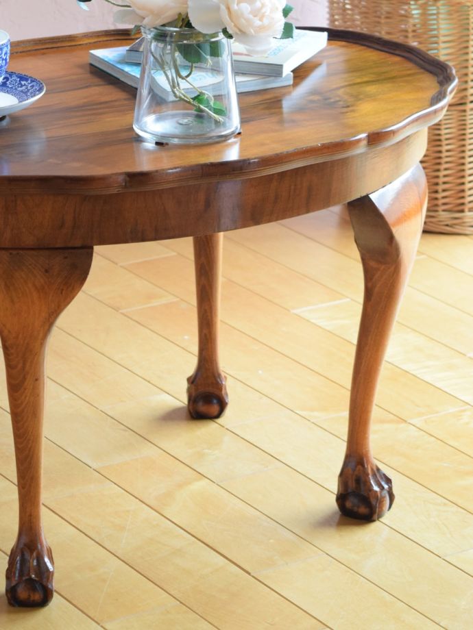 英国のアンティーク家具らしいデザイン