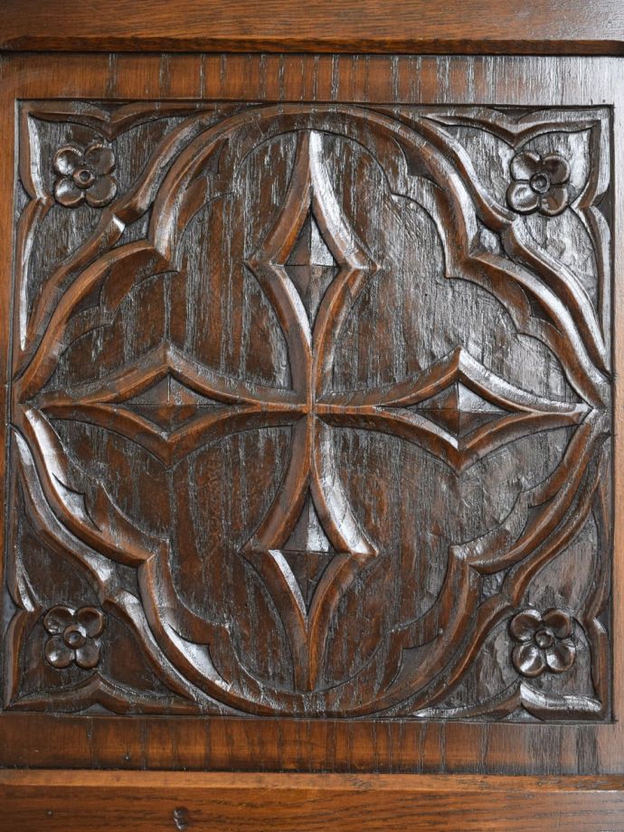 アンティークらしい彫