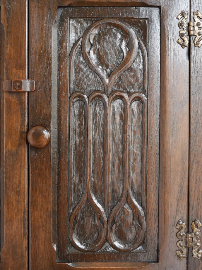 至る所に繊細な彫